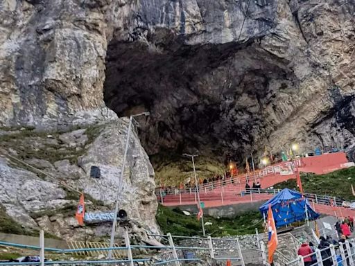 Over 20,000 pilgrims visit Amarnath cave shrine, total crosses 1.50 lakh - The Economic Times