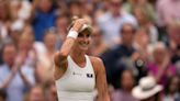 Wimbledon: Marketa Vondrousova le ganó la final a Ons Jabeur y es la primera campeona no preclasificada en el Grand Slam británico