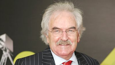 Des Lynam criticises female football pundits