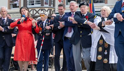 D-Day 80th anniversary: Veterans fight back tears in Auld Lang Syne singalong