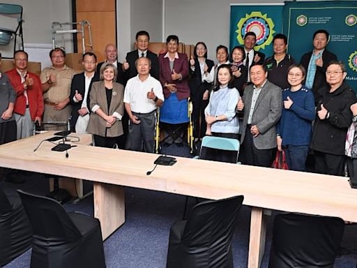 台灣送愛心 駐開普敦辦事處代表台灣NGO捐贈開普敦市弱勢身障民眾輪椅