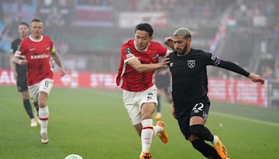 Japan and AZ right-back Sugawara reportedly set for Saints medical