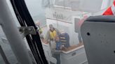 Guardia Costera salva a 5 personas de barco que se incendiaba