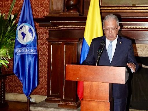 DESPEDIDA DE LOS MIEMBROS DE LA CARRERA DIPLOMÁTICA Y CONSULAR DE COLOMBIA AL VICEMINISTRO DE RELACIONES EXTERIORES, FRANCISCO...