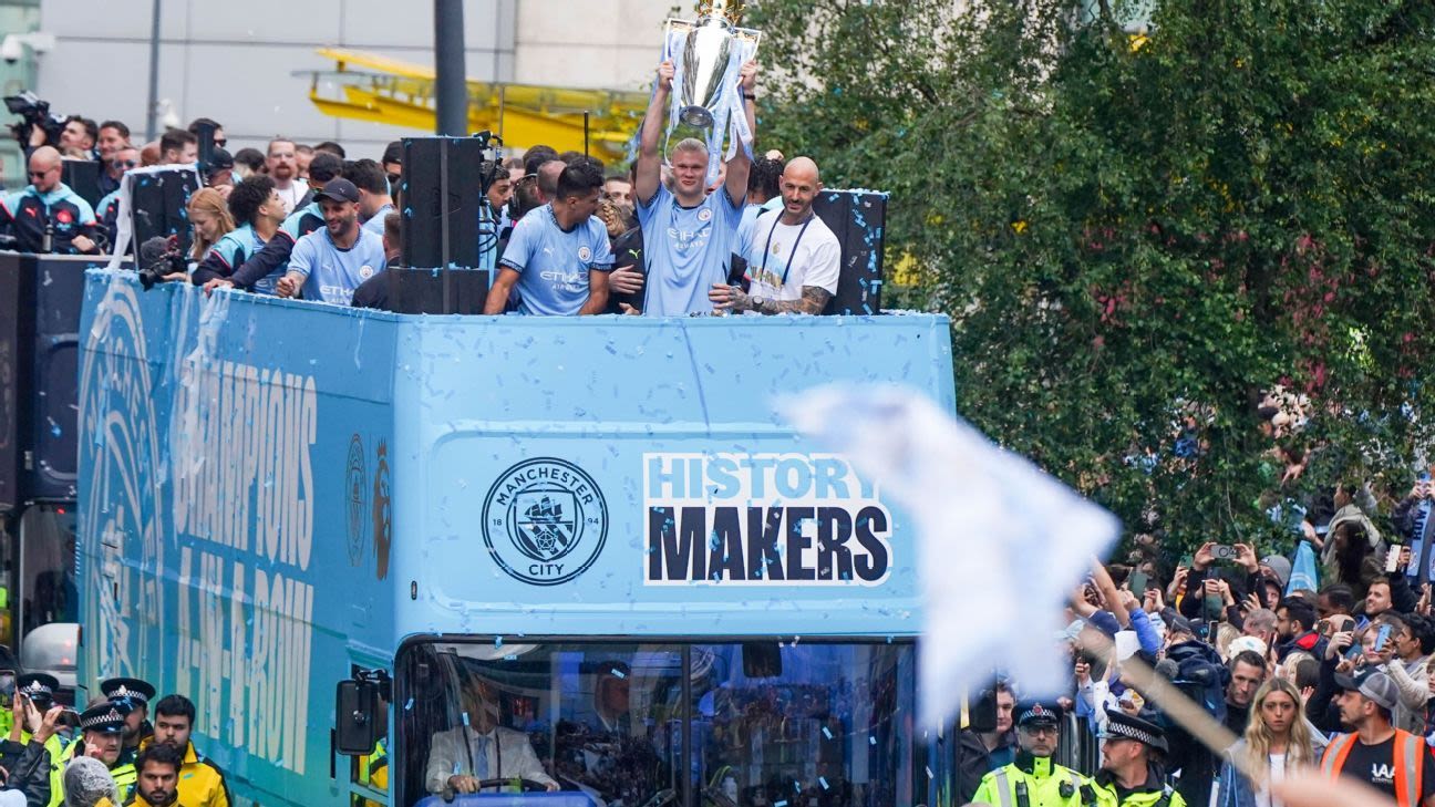 City cheered by thousands at PL trophy parade