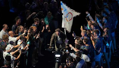 Tom Cruise performs crazy stunt jump from stadium roof during Olympics closing ceremony