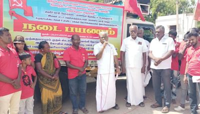 CPI (M) cadre take out procession demanding repair of Thoothukudi-Tiruchendur road