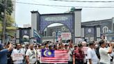 Cries of ‘reformati’ in KL as hundreds of demonstrators gather at Kampung Baru mosque on Malaysia Day (VIDEO)