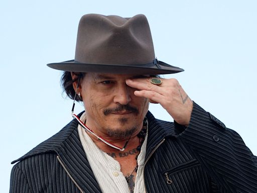 Así es la exposición de Johnny Depp: un vistazo a sus casas y su arte "oscuro"