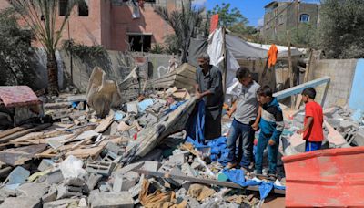 Aid groups warn of "bloodbath" after Israeli forces seize Rafah crossing