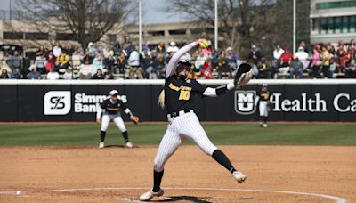 Missouri softball defeats Arkansas in weather-delayed game to reach SEC Tournament semifinals