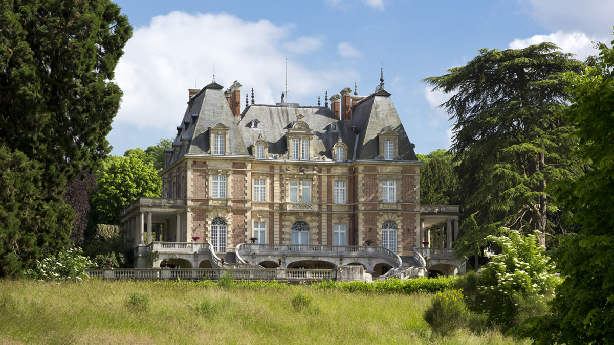 Why Travelers Are Ditching Paris Hotels for Supersized Châteaux During the Summer Olympics