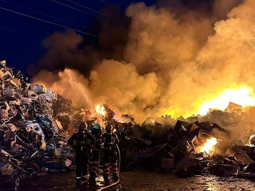 Aparatoso incendio en una chatarrería de Pepino (Toledo): un hombre ha tenido que ser trasladado al Hospital