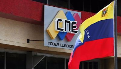 Pacho Santos dice que el CNE venezolano estaría imprimiendo actas falsa de votación a favor del régimen Maduro