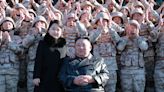 Acompañado por su hija, Kim asegura que Corea del Norte tendrá la fuerza nuclear más poderosa del mundo