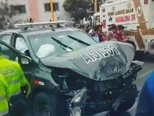 Pueblo Libre: Patrullero de la PNP chocó contra ambulancia de los Bomberos que iba a atender una emergencia
