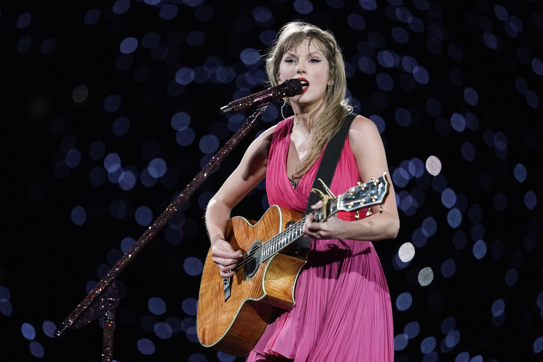Watch Taylor Swift Debut ‘Don’t You’ Live in Munich