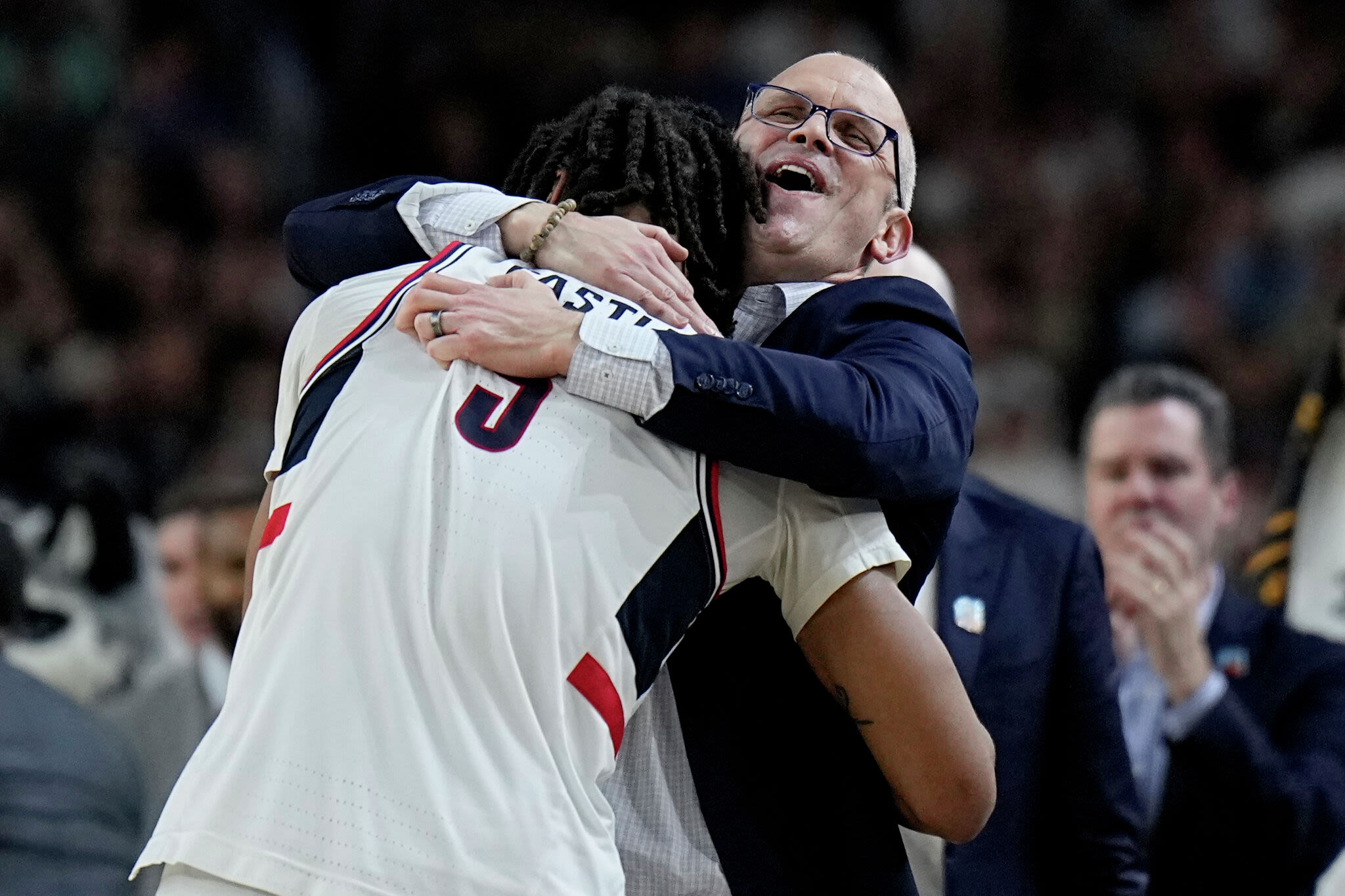 Why UConn coach Dan Hurley may not be able to turn down Los Angeles Lakers coaching job