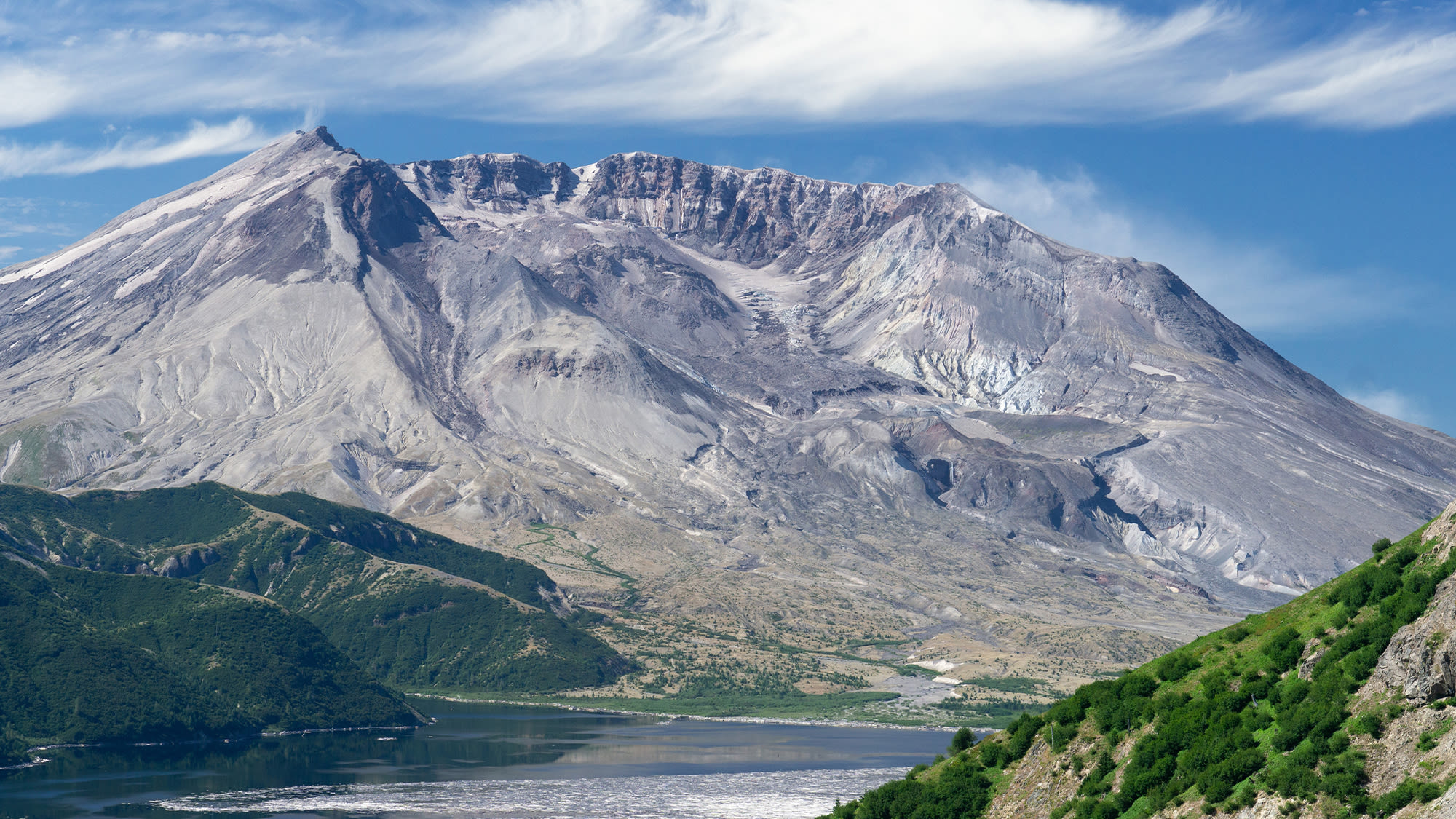 Mount St. Helens rattled by hundreds of tiny earthquakes since February