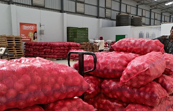 India imposes export duty of 40% on onions, exempts duty on bengal gram imports