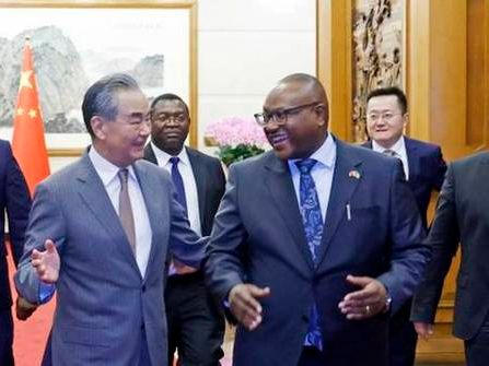 王毅晤贊比亞外長 願續在彼此核心利益問題上堅定相互支持