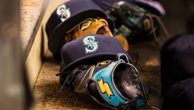 Mariners place reliever Saucedo (knee) on IL