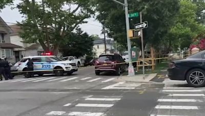 NYPD: Encuentran hombre de 70 años asesinado a puñaladas en su casa de Queens