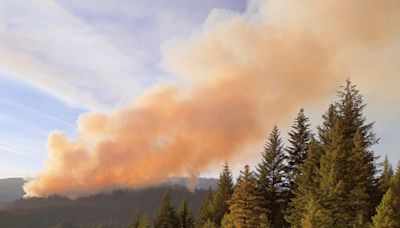 Oregon wildfires: Red flag warning in effect as lightning, high winds expected Sunday