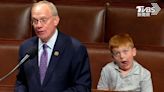 美眾議員國會演說直播 6歲兒台下翻白眼扮鬼臉搶鏡爆紅