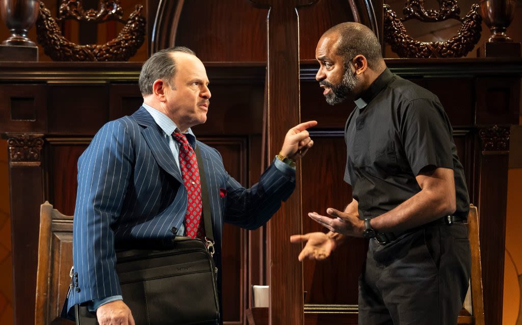 Review: In ‘Judgment Day’ at Chicago Shakes, Jason Alexander delivers huge, old-school laughs