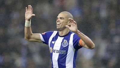 Portugués Pepe anuncia que se retira del fútbol