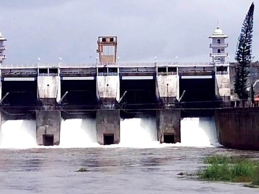 DC visits Kabini, Nugu Dams; directs precautionary steps - Star of Mysore