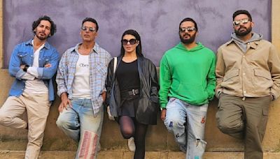 Housefull 5: Akshay Kumar poses in full swag with Jacqueline Fernandez, Abhishek Bachchan, Riteish Deshmukh and Dino Morea in new BTS PIC, fans expect ‘Five...