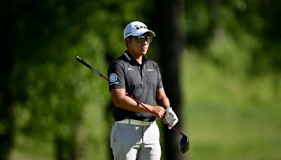 After Fluff Cowan takes a tumble, C.T. Pan turns to a fan to caddie at 2024 RBC Canadian Open