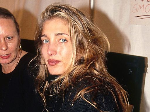 Why I Always Consult The Carolyn Bessette-Kennedy Moodboard When I'm In A Style Rut