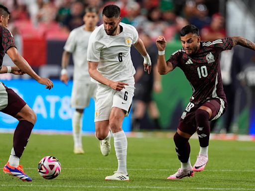 ¿Araujo central o lateral en Copa América? Para Bielsa, la respuesta está en el clásico de España