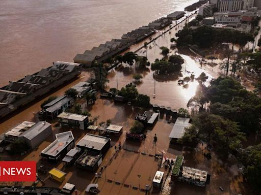 Inundações no Rio Grande do Sul: moradores de Porto Alegre lotam abrigo enquanto chuva volta a cair no Estado