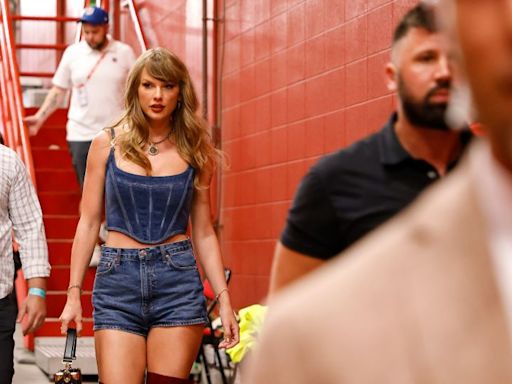 Taylor Swift cheers on Travis Kelce and Kansas City Chiefs at season opener