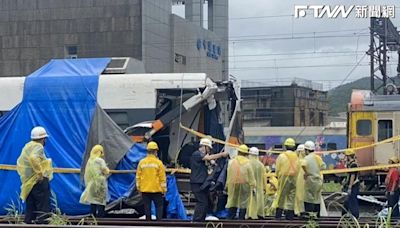 罹難者託夢「還在隧道裡」...太魯閣號事發地尋獲11具遺骸 家屬悲痛