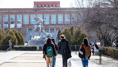 El 53% de los alumnos de Medicina tienen padres universitarios, frente al 15% en Trabajo Social: la herencia familiar pesa