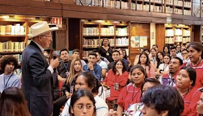 Embajador de Estados Unidos charla con estudiantes de la UdeG