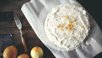 Nigella Lawson's 'easy and delightful' 30 minute lemon cake with blueberry compote