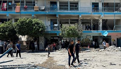 El ejército israelí ataca una escuela de la UNRWA en Gaza que ‘alberga una base de Hamás’