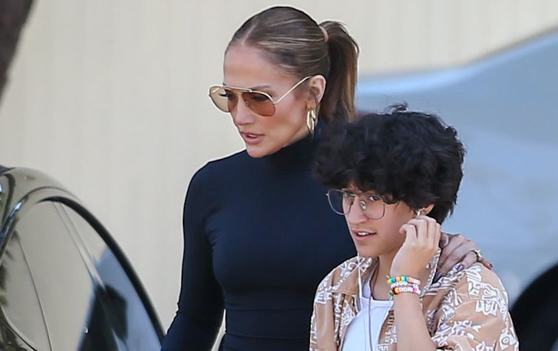 Jennifer Lopez’s Teenager Emme Looks Trendy While Shopping: See Photos!