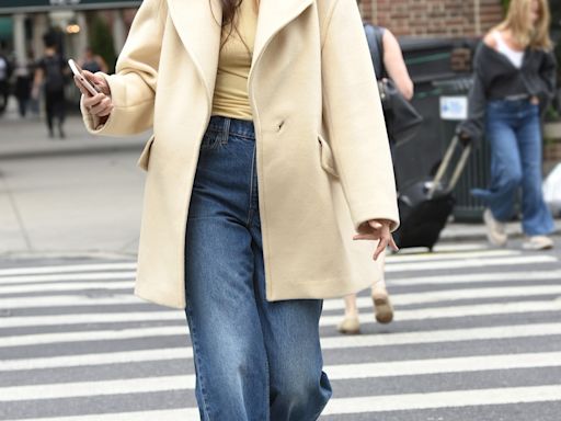 Katie Holmes Signals the Beginning of Nora Ephron Autumn With Soft and Easy Layers