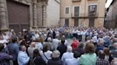 Unos 300 exalumnos claman frente al colegio Montesión: «Que los jesuitas dejen de engañarnos»