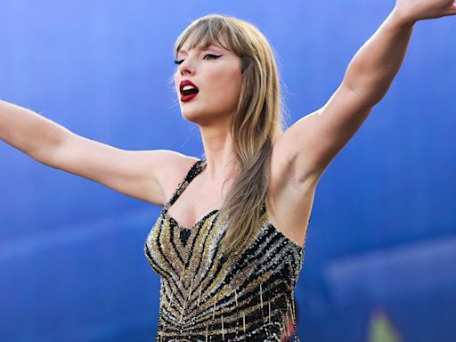 Taylor Swift's Piano Malfunctions in Middle of Live Performance—and Fan Captures Her Reaction on Video