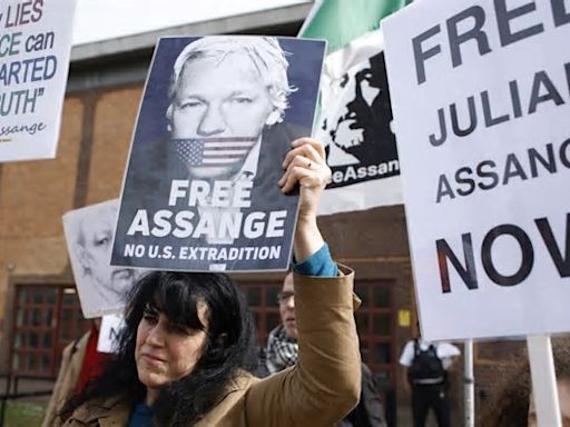 WikiLeaks founder Julian Assange published U.S. secrets as a journalist. He's no criminal.