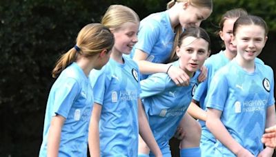 Las 'invencibles' asombran en Inglaterra: un equipo femenino arrasa en una liga masculina y su hazaña traspasa fronteras