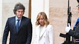 Javier Milei fue recibido por Giorgia Meloni en Borgo Egnazia y comenzó su agenda en el G7, que incluirá una reunión con el FMI